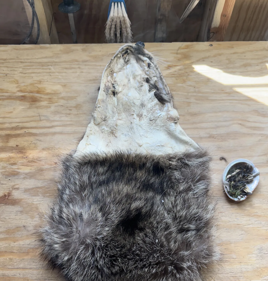 Hand-Stitched Raccoon Fur Possibles Bag – Sinew Sewn, Black Felt Lined